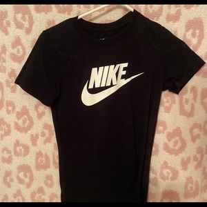 NIKE TEES!! ALL BOYS/GIRLS UNISEX L